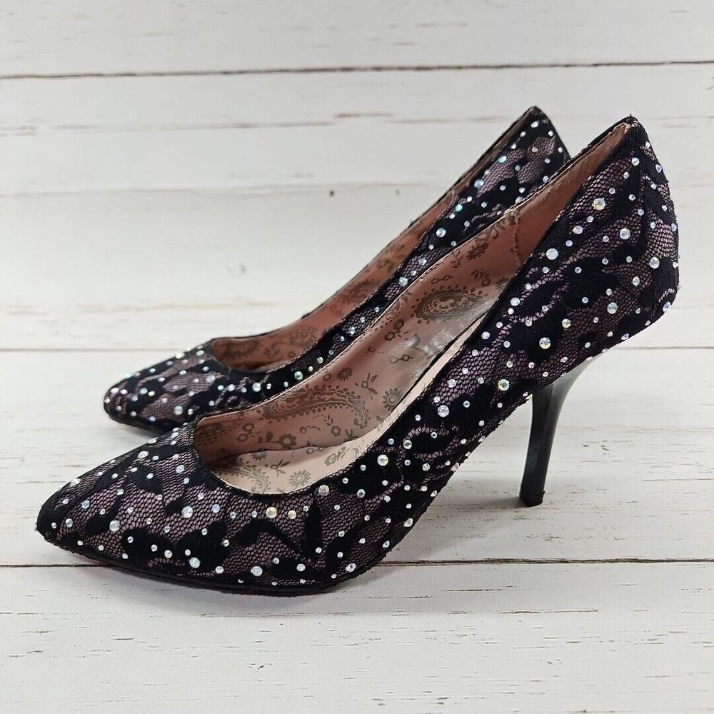 Betseyville by Betsey Johnson Sz 7 Black Pink Lace Rhinestone Embellished Pumps